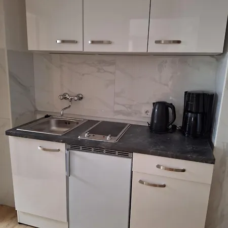 Apartman Loni 4 *